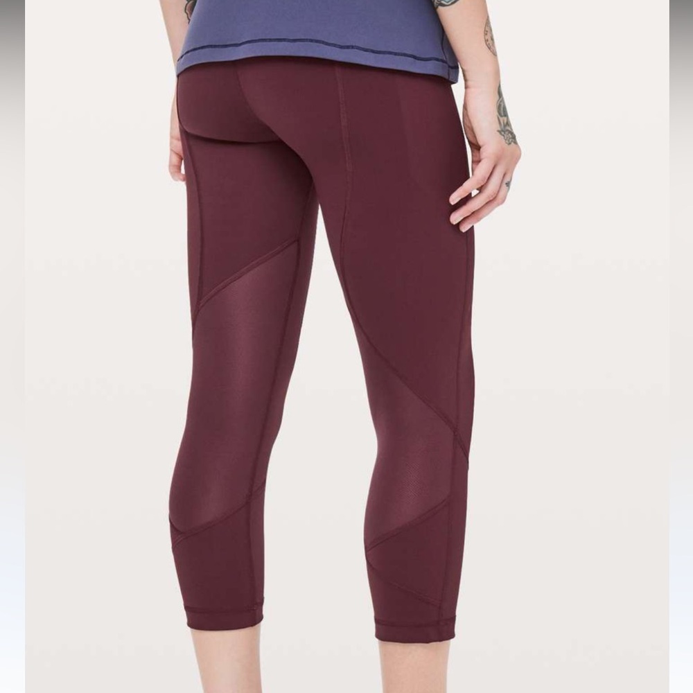 Lululemon Pace Rival Crop *22"
Dark Adobe
